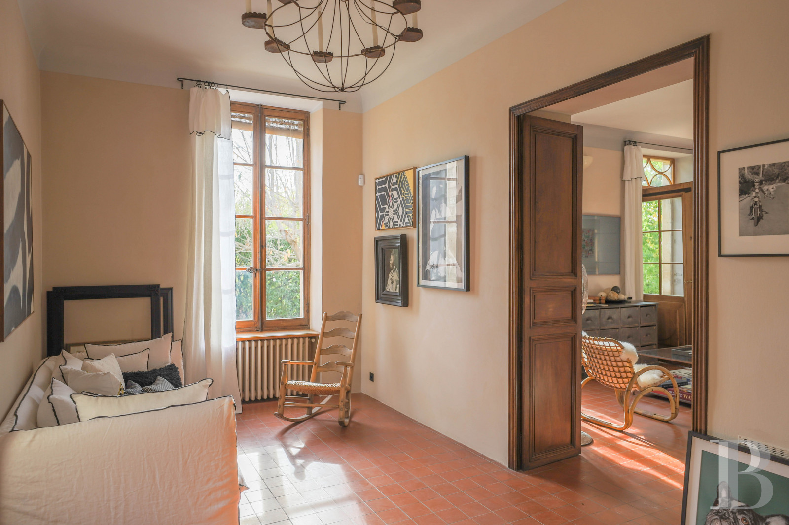 Dans les Alpes-de-Haute-Provence, au sud de Forcalquier, une maison de village traditionnelle et audacieuse - photo  n°17